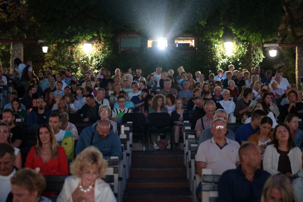 Uručenjem nagrada najboljim filmovima i nagrade &bdquo;Aleksandar Lifka&ldquo; Rado&scaron;u Bajiću svečano zatvoren 33. Festival evropskog filma Palić