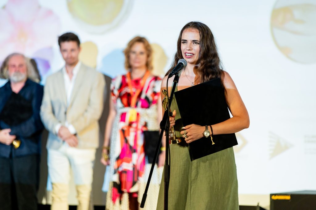 Rediteljka manjinske srpske koprodukcije &bdquo;17&ldquo; Kosara Mitić osvojila Zlatnu mimozu za najbolju režiju na 39. Filmskom festivalu Herceg Novi
